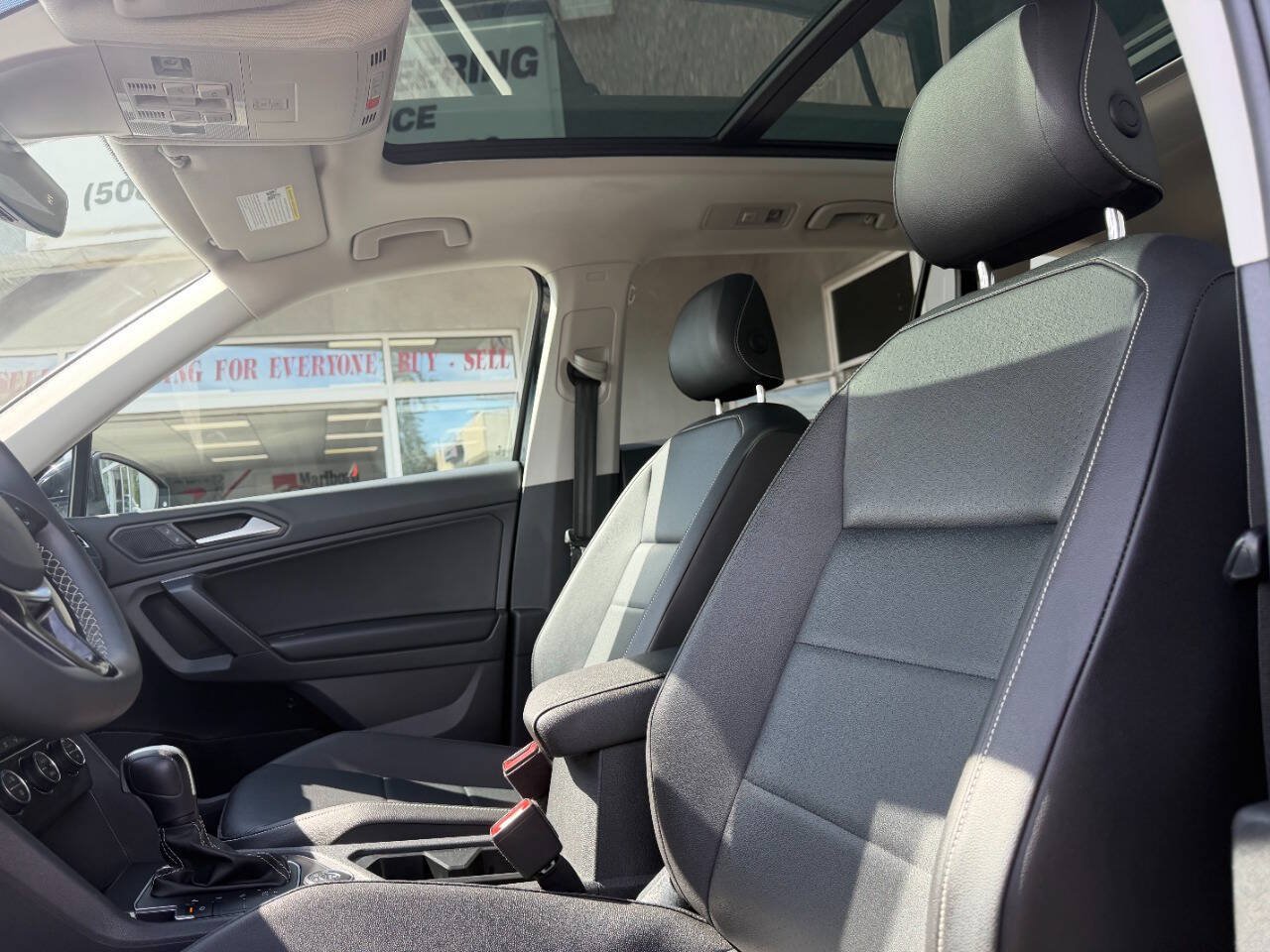 Used 2021 Volkswagen Tiguan SEL AWD/4WD image 22