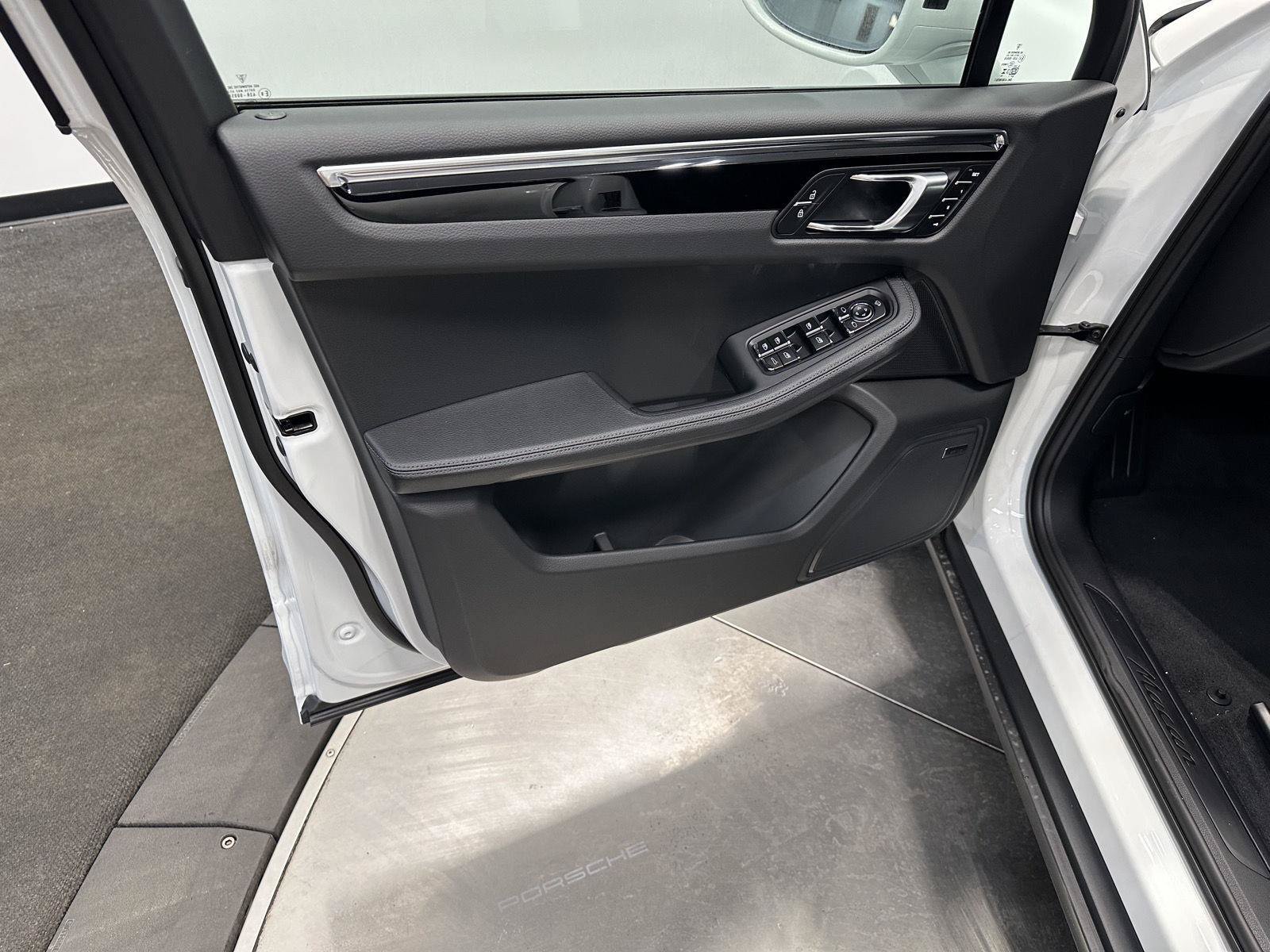 New 2026 Porsche Macan AWD/4WD image 15
