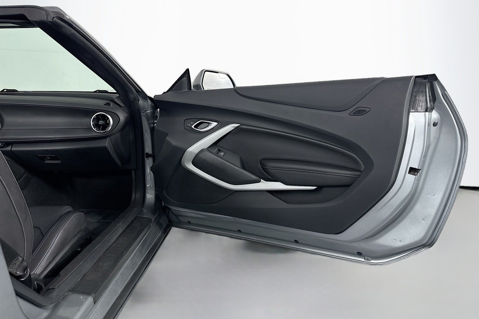 Used 2023 Chevrolet Camaro LT RWD image 25