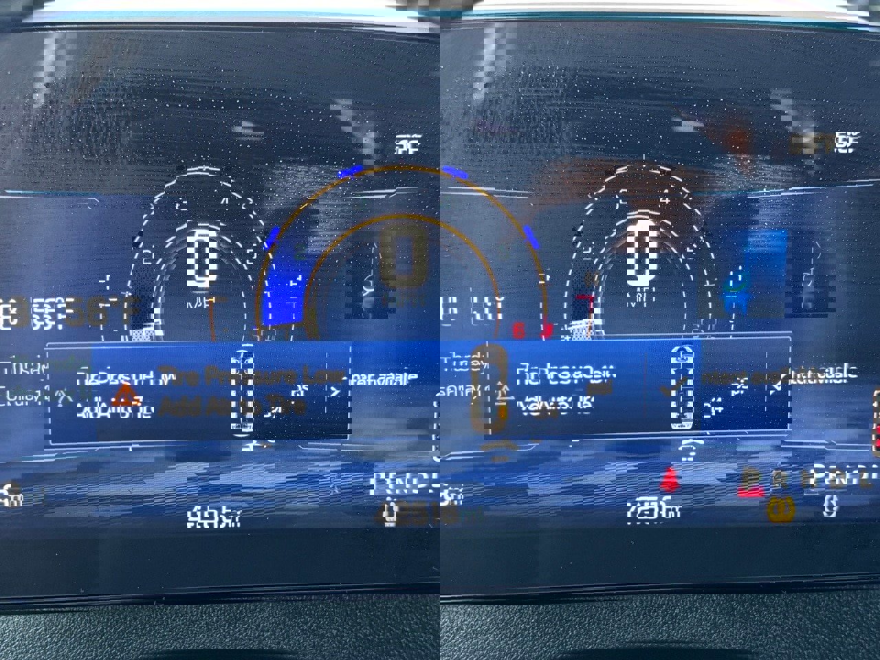 Used 2025 Chevrolet Traverse LT image 16