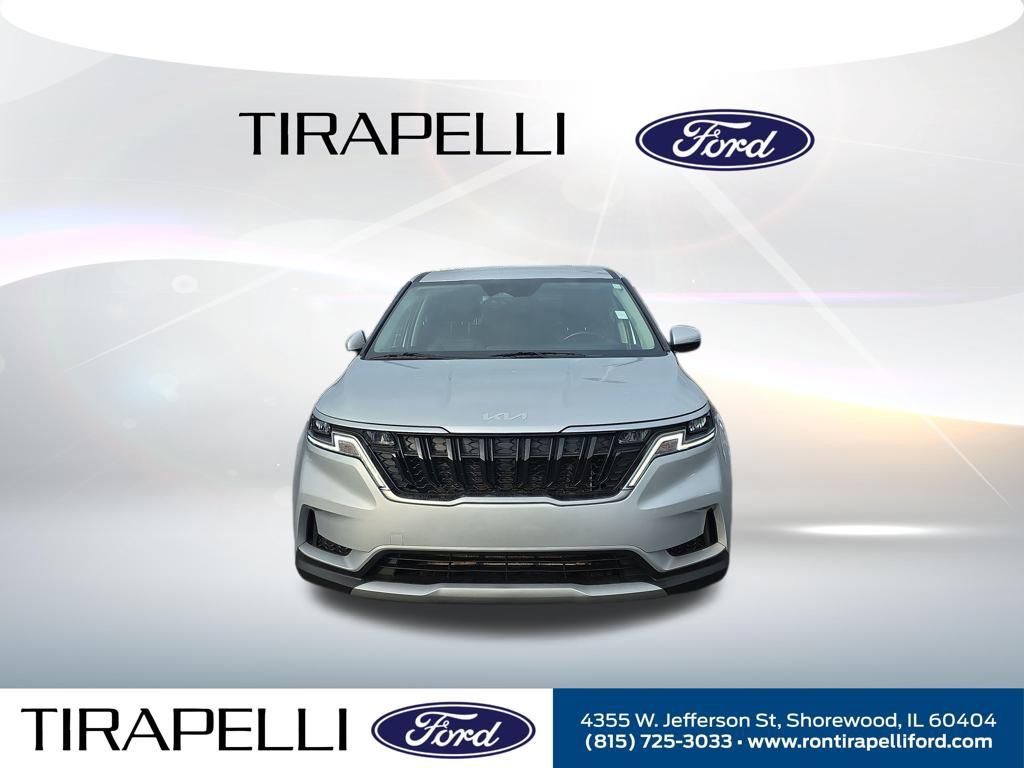 Used 2023 Kia Carnival LX image 4