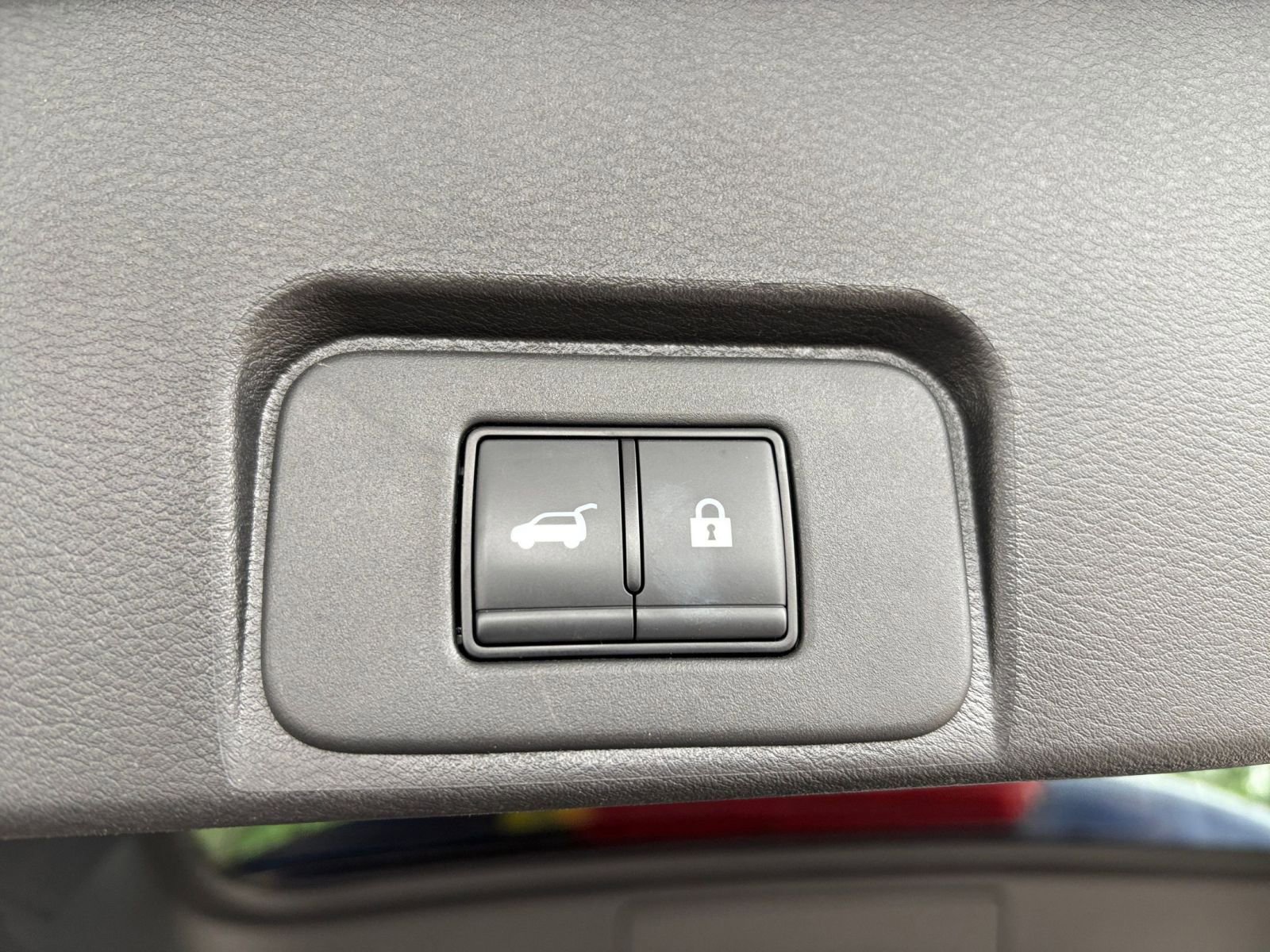Used 2025 Nissan Rogue SV FWD image 23