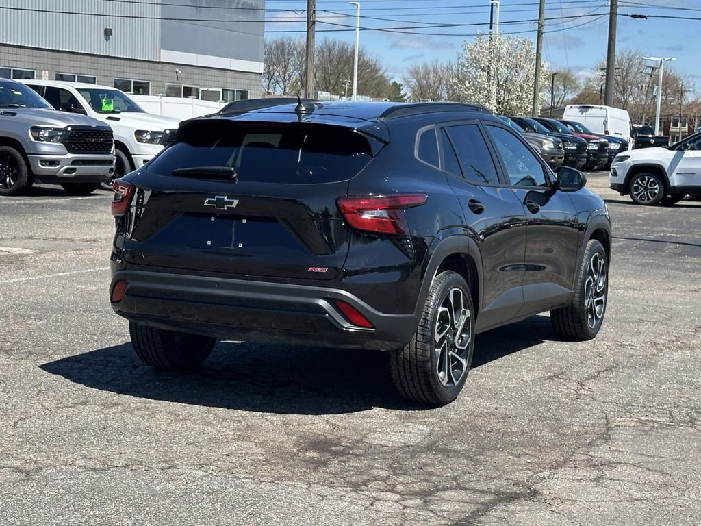 Used 2024 Chevrolet Trax RS w/ Driver Confidence Package FWD image 4