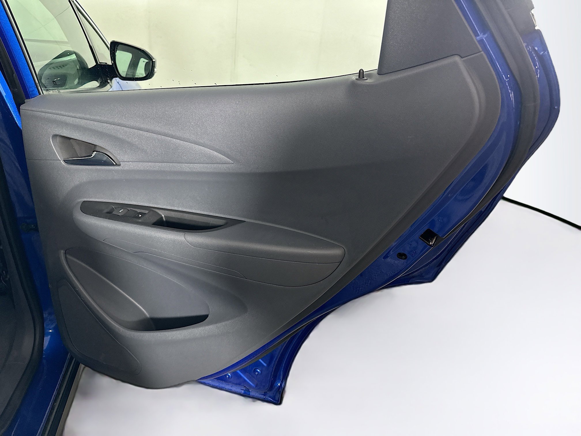 Used 2017 Chevrolet Bolt Premier w/ Driver Confidence II Package image 27