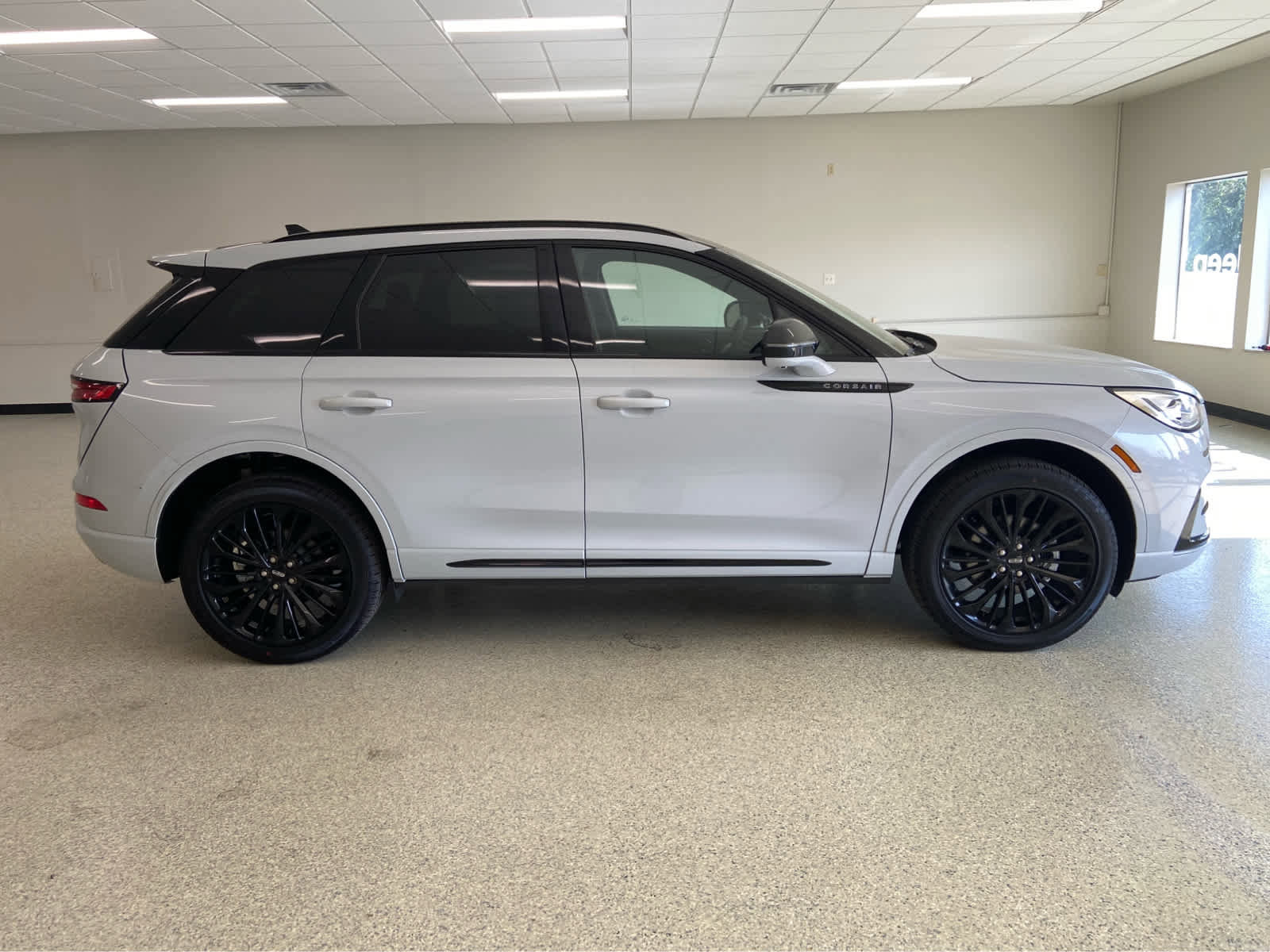 Used 2025 Lincoln Corsair Reserve w/ Jet Appearance Package image 6