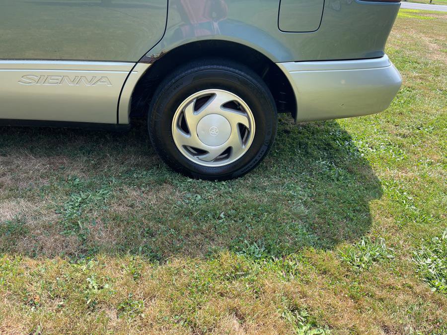 Used 1999 Toyota Sienna LE image 39