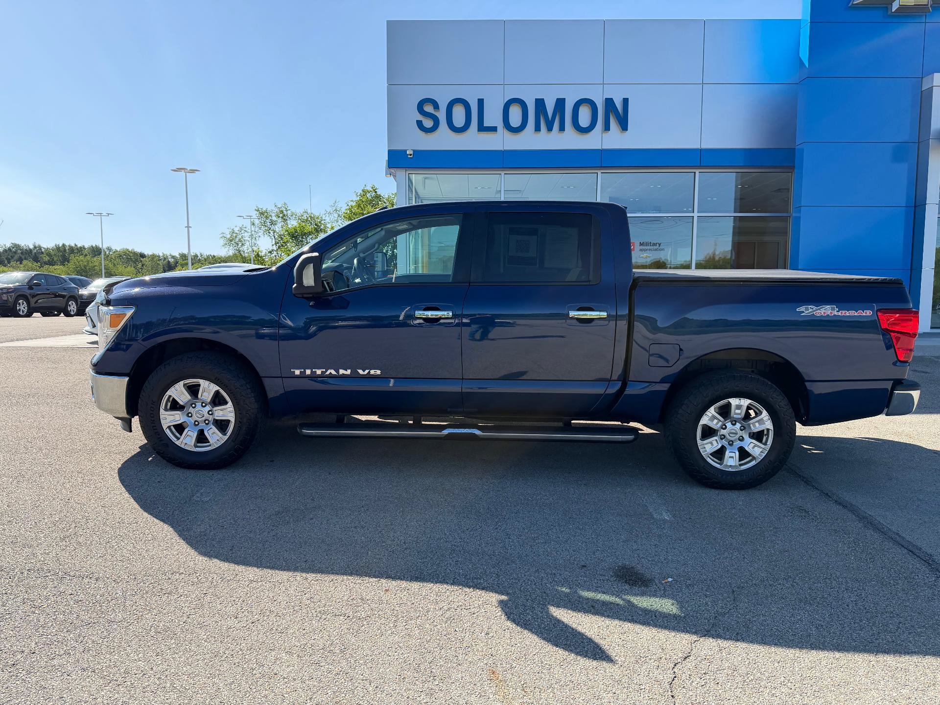 Used 2019 Nissan Titan SV AWD/4WD image 3