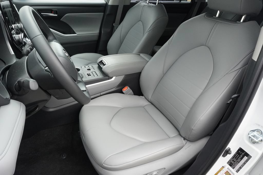 Used 2026 Toyota Highlander Limited AWD/4WD image 20