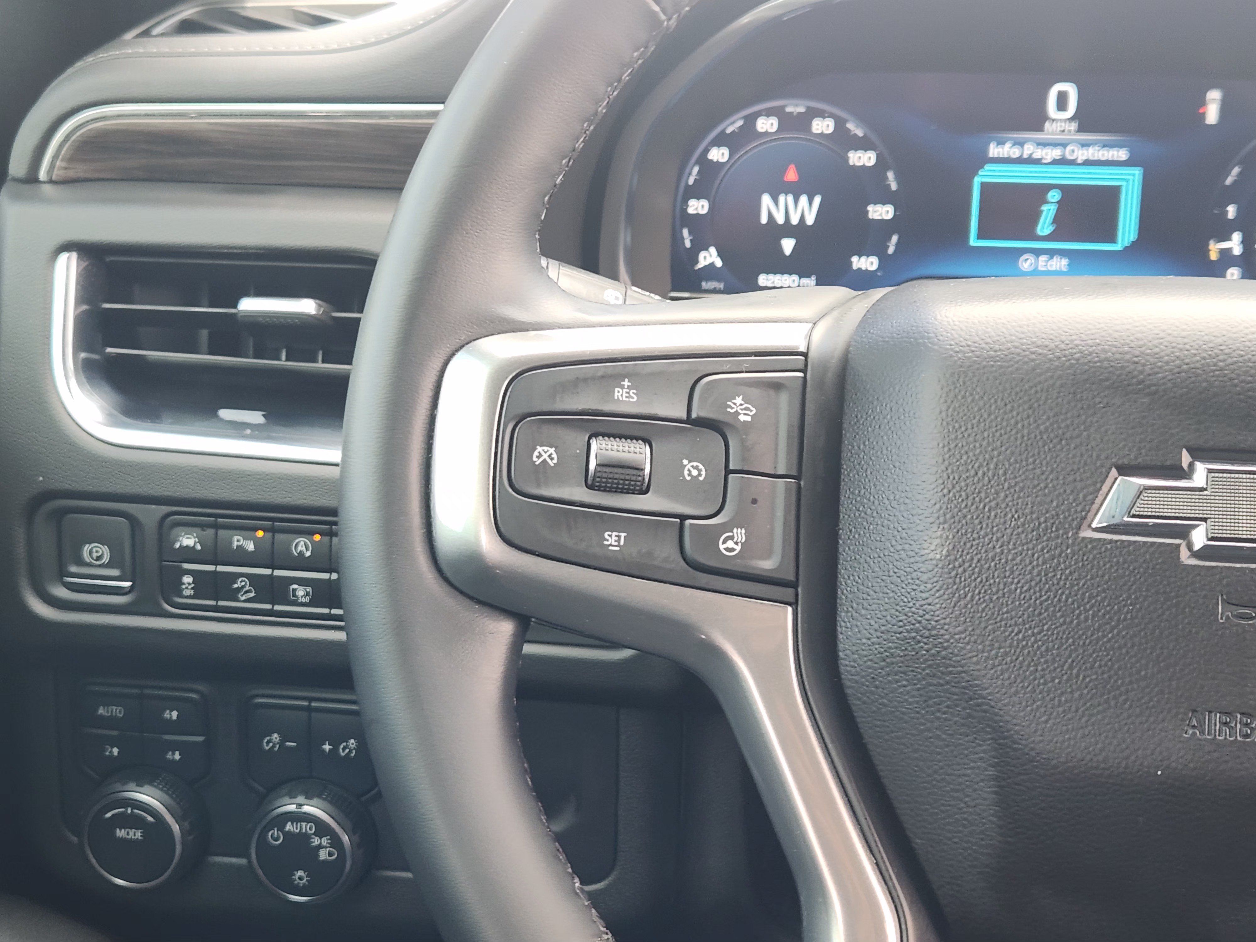 Used 2023 Chevrolet Tahoe Z71 w/ Luxury Package AWD/4WD image 29