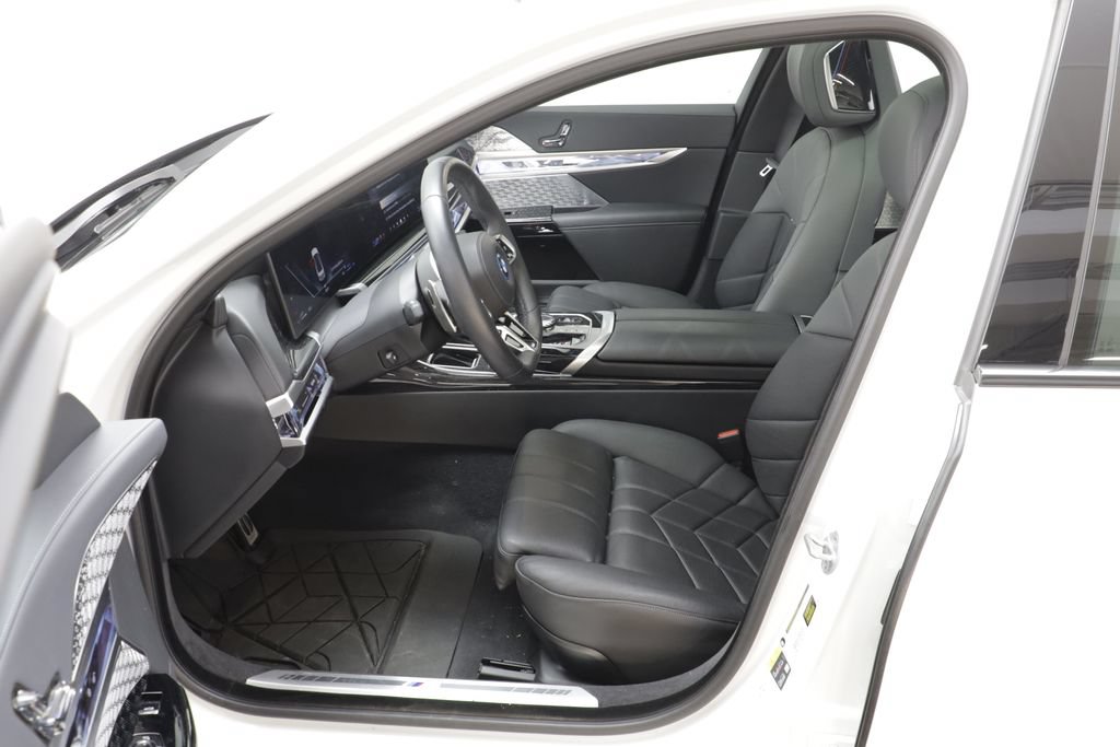 Used 2026 BMW 750e xDrive w/ Autobahn Package AWD/4WD image 6
