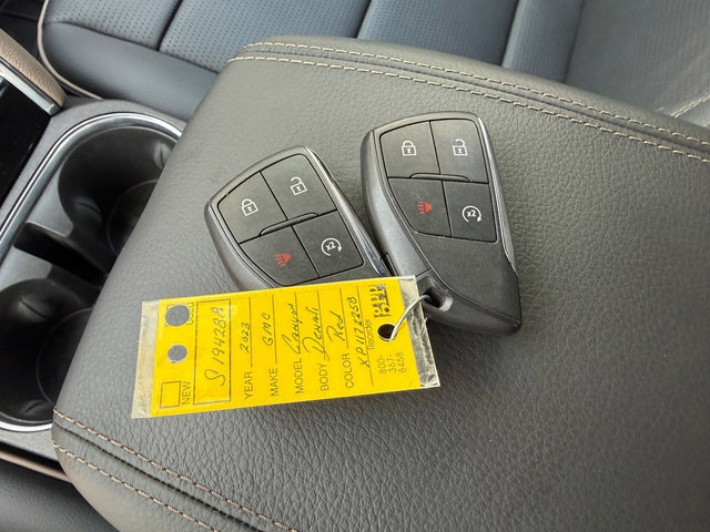 Used 2023 GMC Canyon Denali image 32