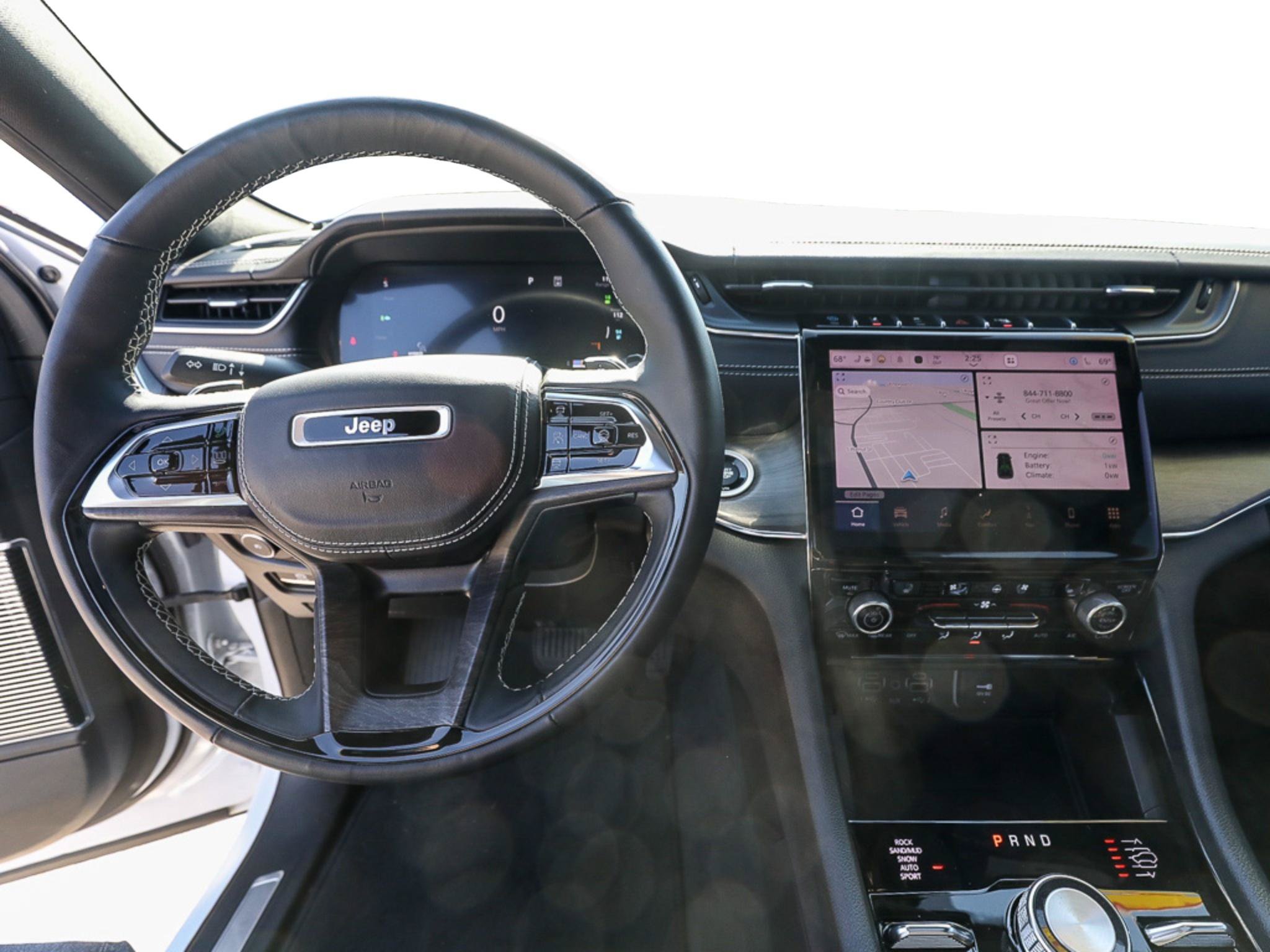 Used 2022 Jeep Grand Cherokee Overland w/ Advanced Protech Group III AWD/4WD image 13