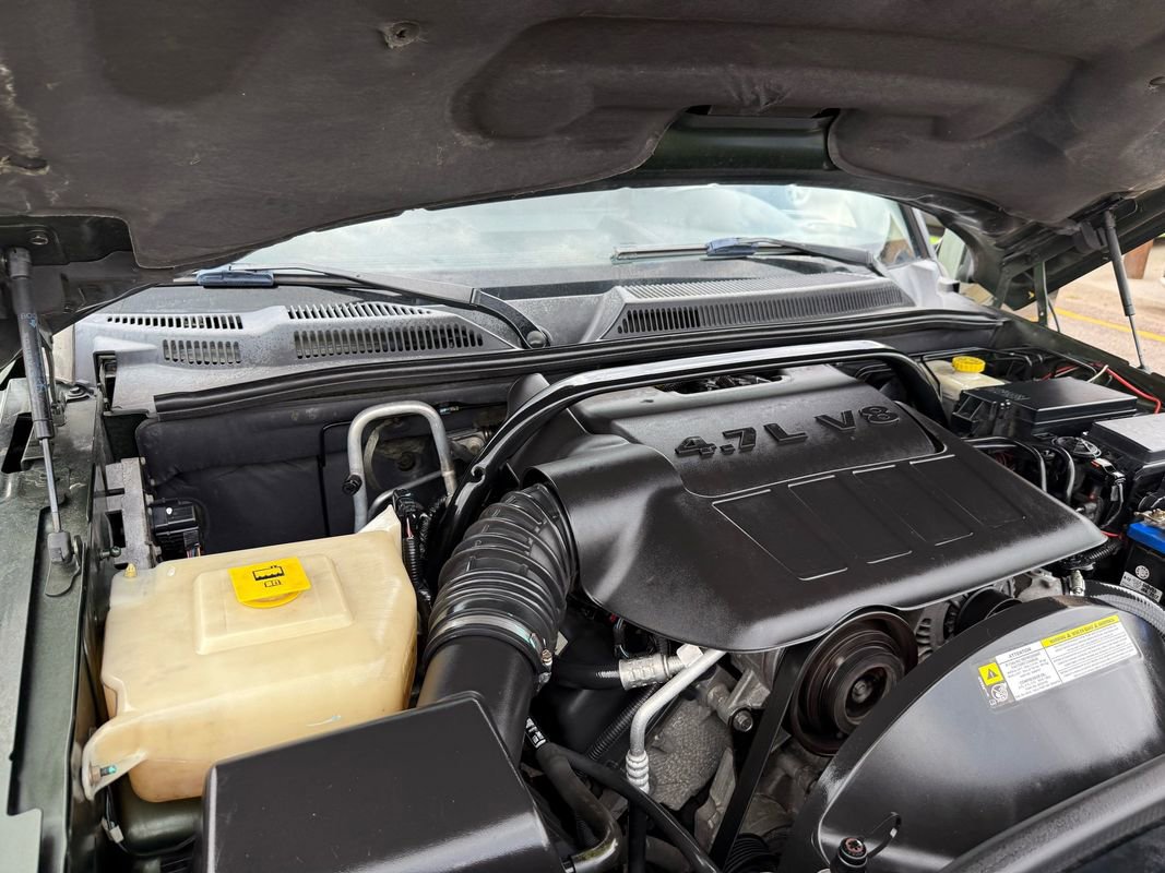 Used 2008 Jeep Commander Sport image 33