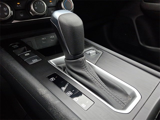 Used 2025 Nissan Kicks SV image 14