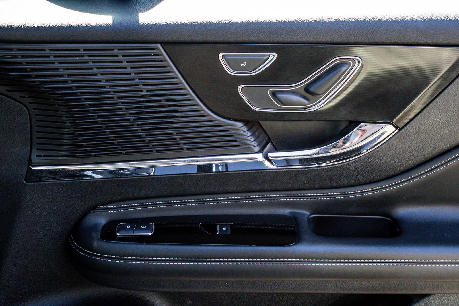 Used 2021 Lincoln Corsair AWD w/ Premium Package image 22