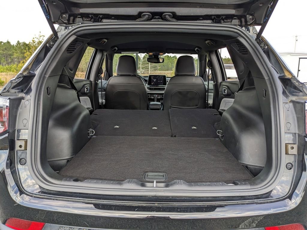 Certified 2025 Jeep Compass Latitude image 44