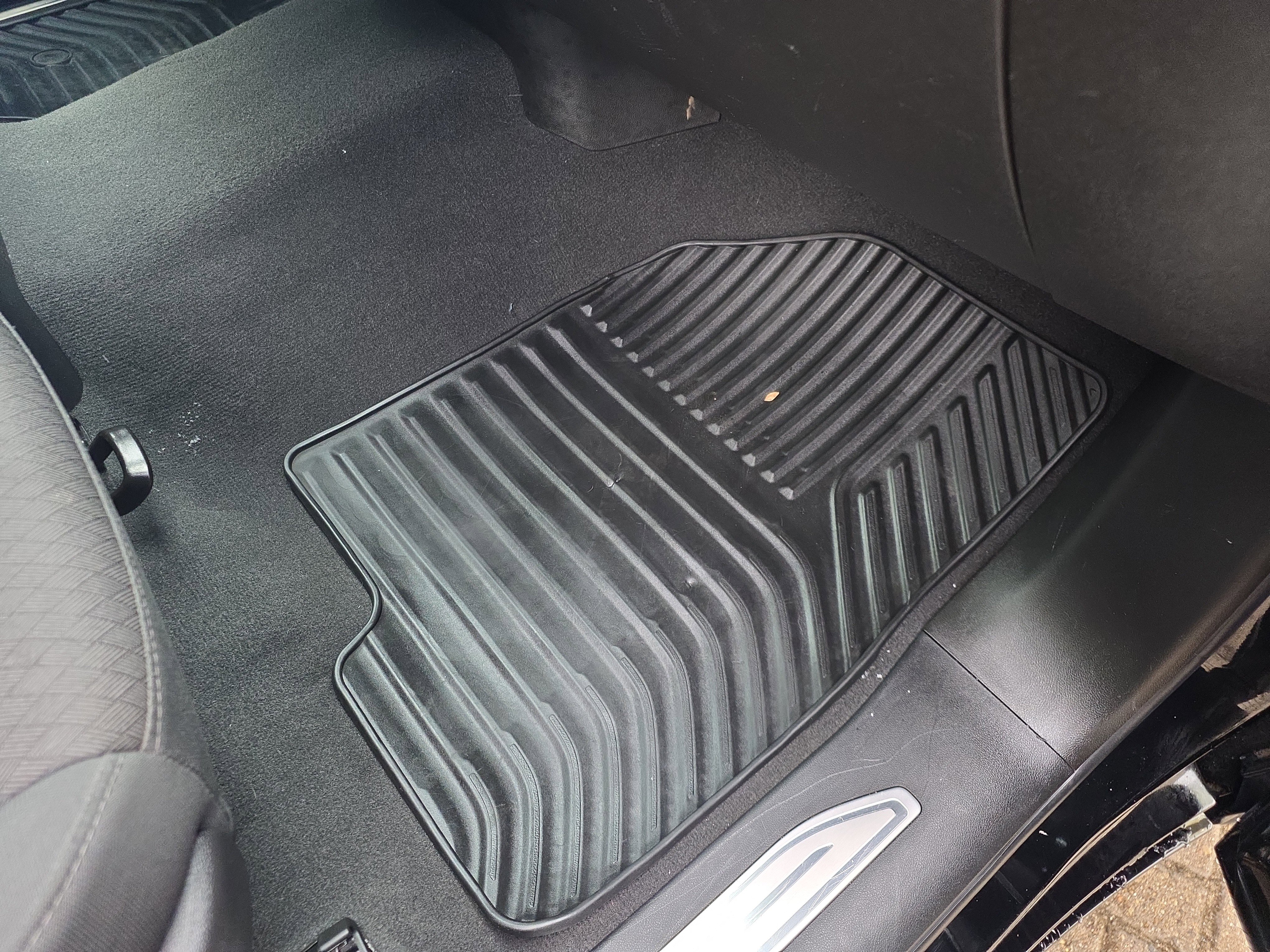 Used 2025 Chevrolet Silverado 1500 LT image 31