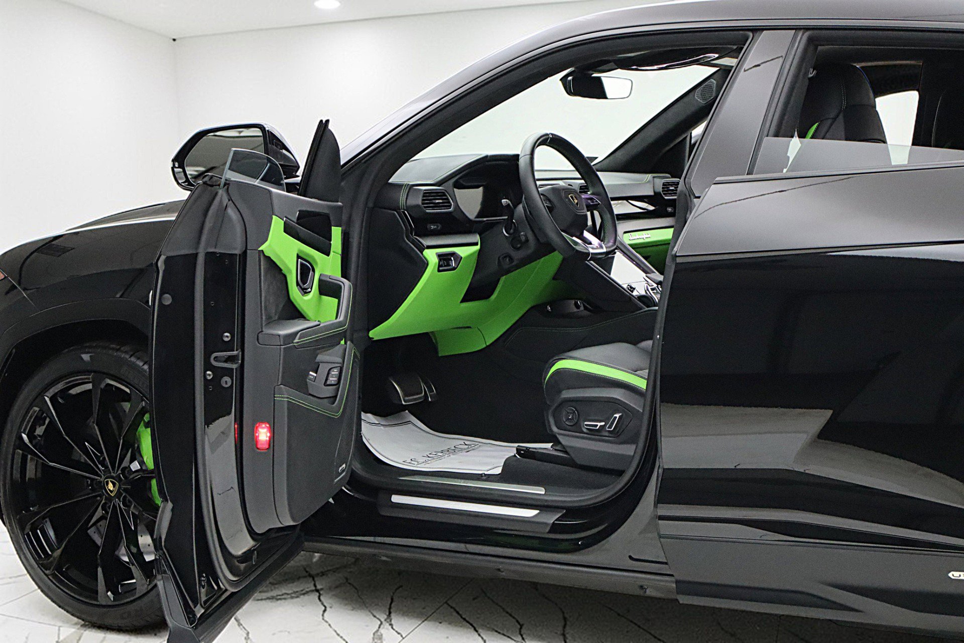 Used 2024 Lamborghini Urus S image 8