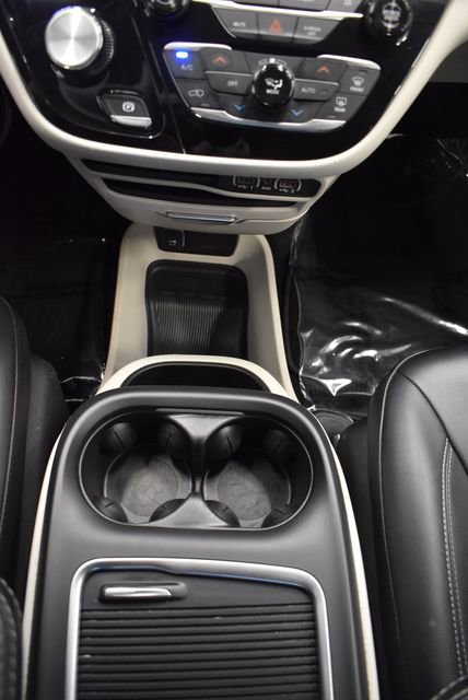 Used 2024 Chrysler Pacifica Touring-L FWD image 28