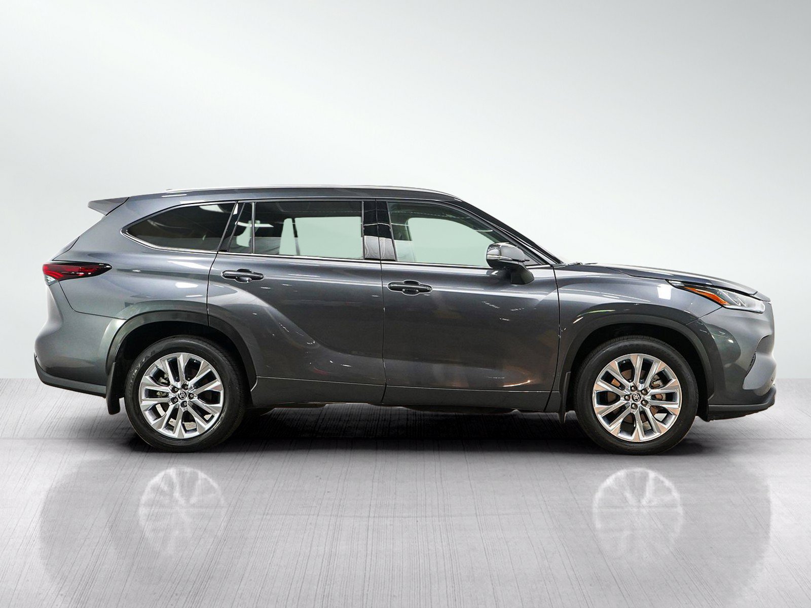 Used 2024 Toyota Highlander Limited AWD/4WD image 8