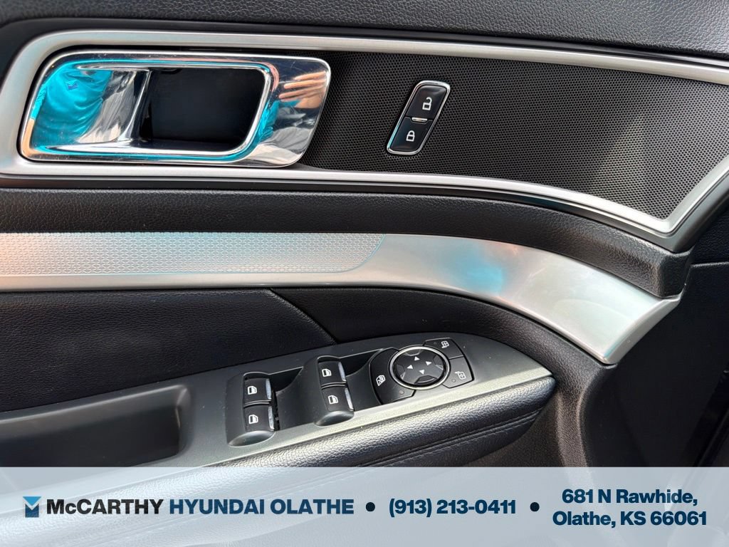 Used 2017 Ford Explorer XLT w/ Equipment Group 202A AWD/4WD image 32