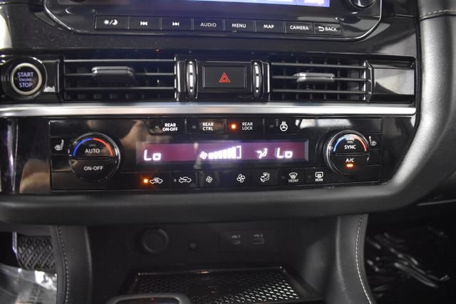 Used 2023 Nissan Pathfinder SL AWD/4WD image 26