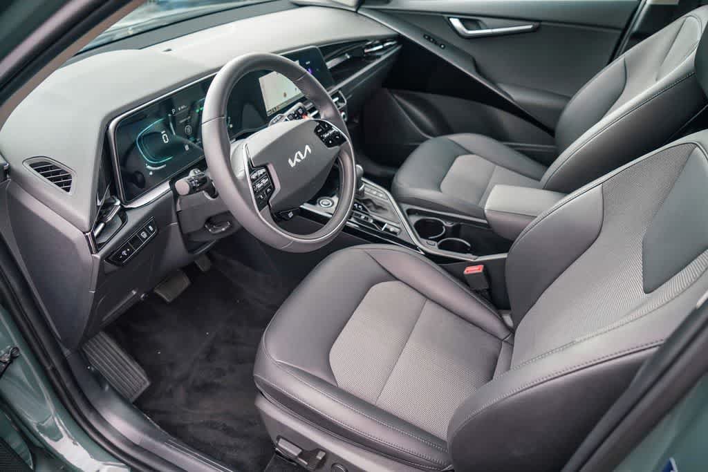 Certified 2025 Kia Niro EX FWD image 16