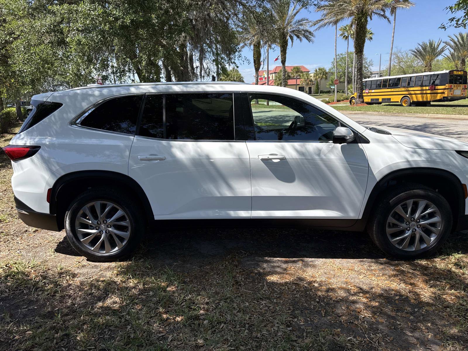 Used 2025 Buick Enclave Preferred FWD image 4