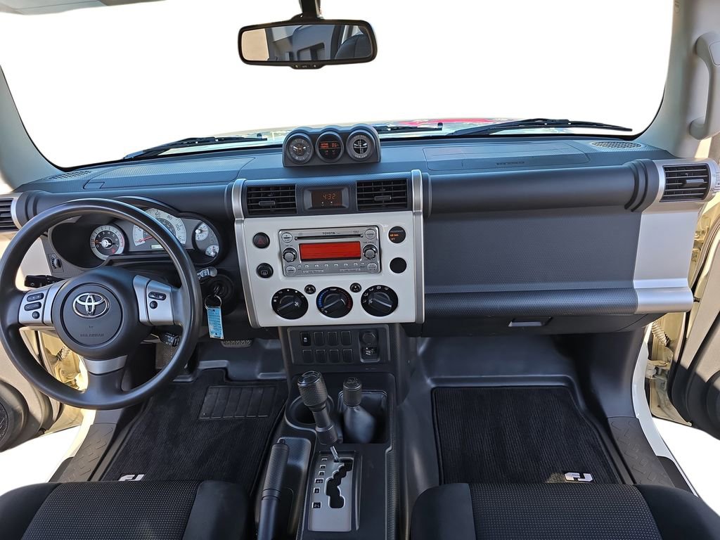 Used 2013 Toyota FJ Cruiser 4WD image 10