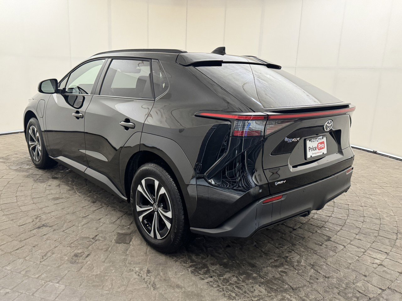 Used 2024 Toyota bZ4X XLE image 4