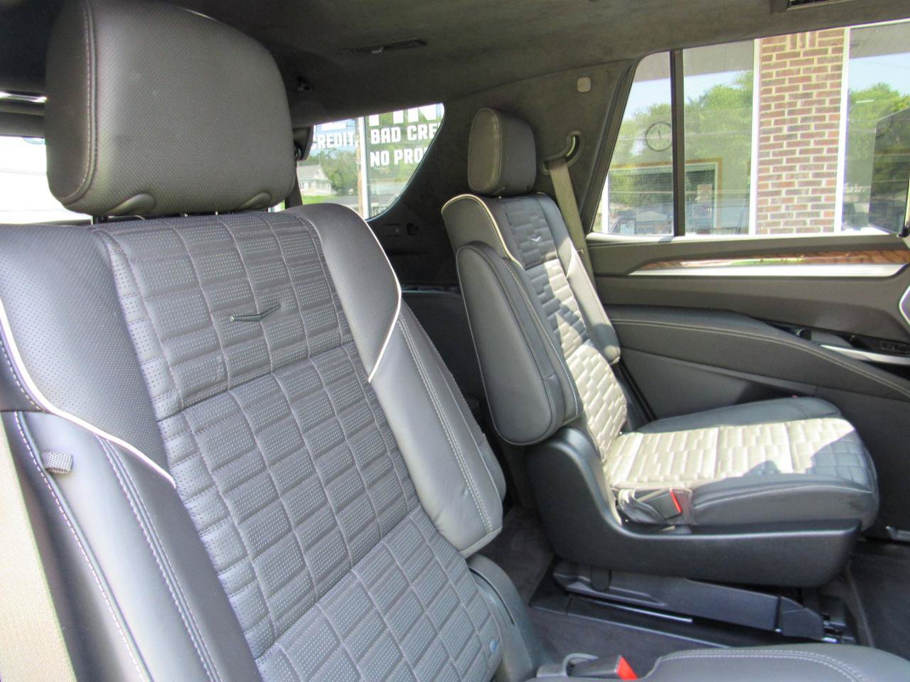 Used 2026 Cadillac Escalade Platinum Sport w/ LPO, ONYX Package AWD/4WD image 47