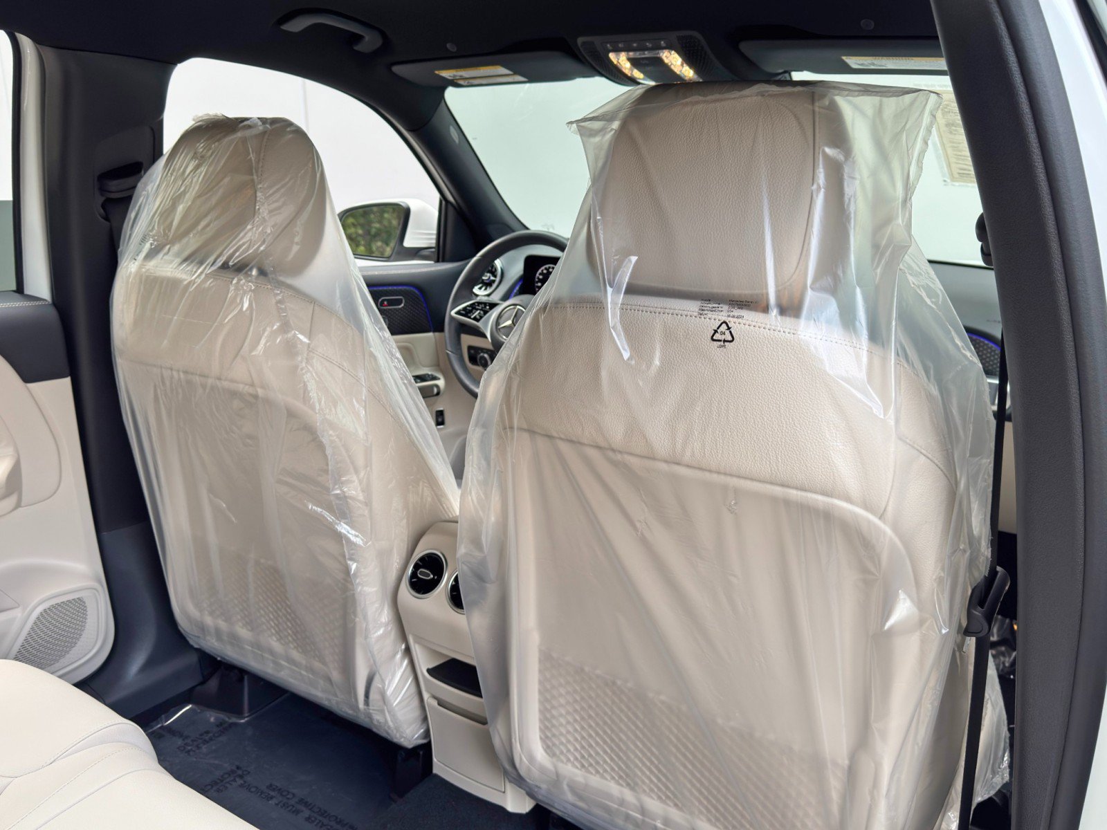 Used 2025 Mercedes-Benz GLB 250 image 37