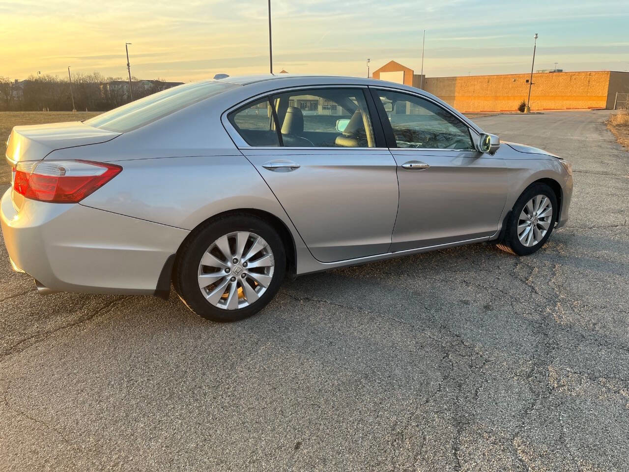 Used 2015 Honda Accord EX-L image 5