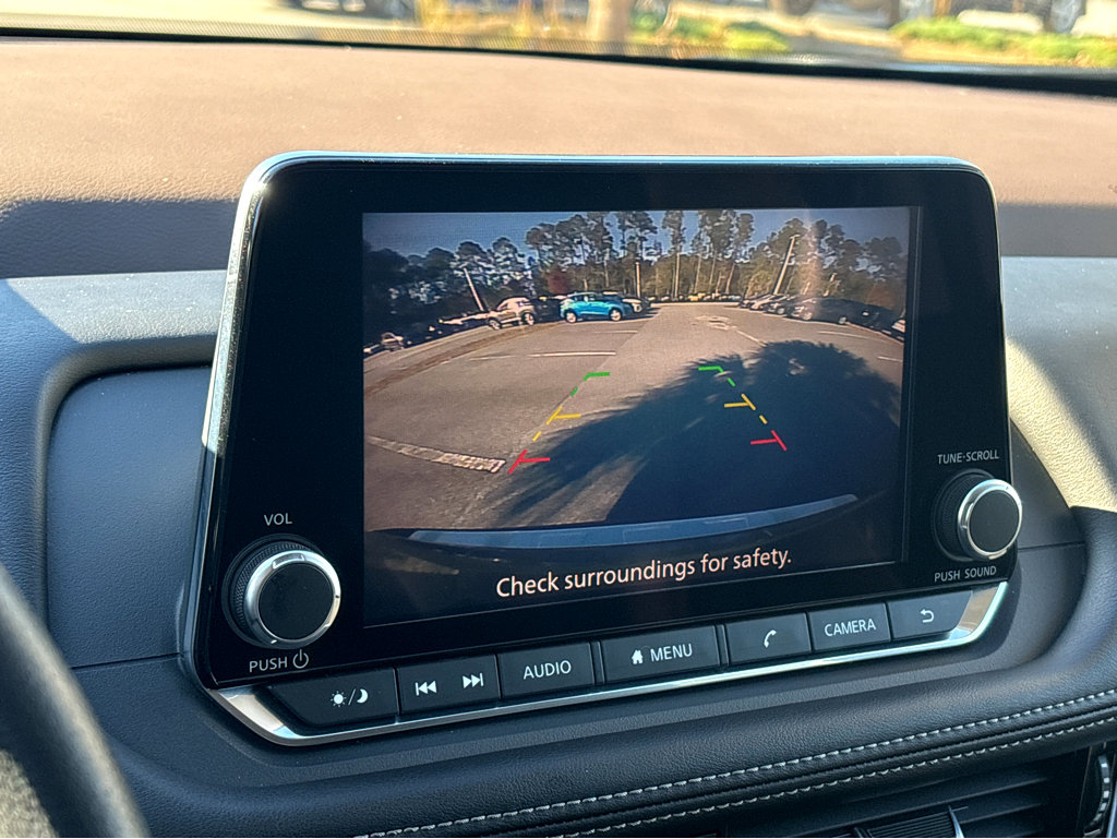 Used 2022 Nissan Rogue SV image 9