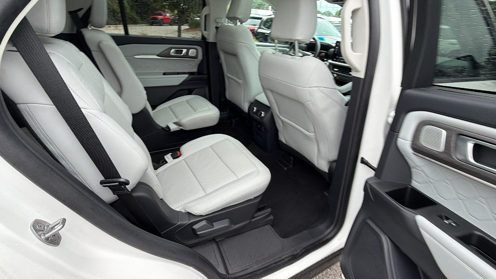 Used 2025 Ford Explorer Platinum w/ Ultimate Package AWD/4WD image 22