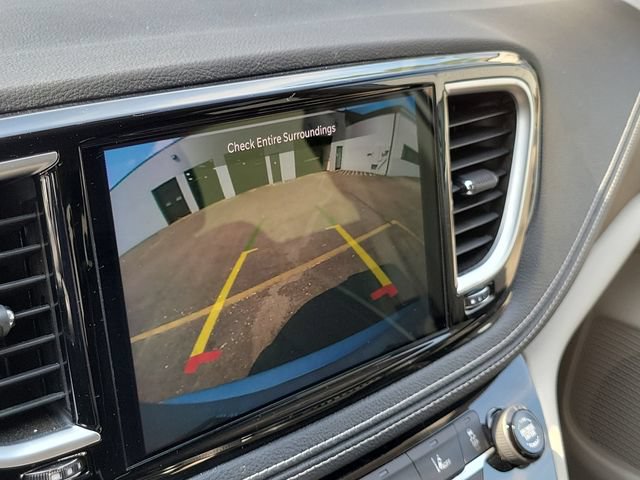 Used 2023 Chrysler Pacifica Limited w/ Trailer Tow Group AWD/4WD image 20