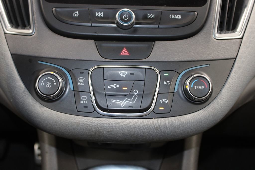 Used 2016 Chevrolet Malibu LT FWD image 38