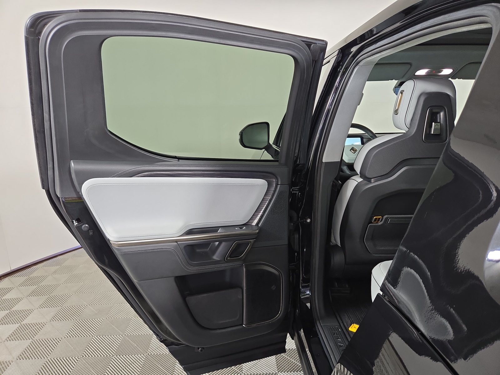 Used 2023 Rivian R1T Adventure Quad AWD/4WD image 17