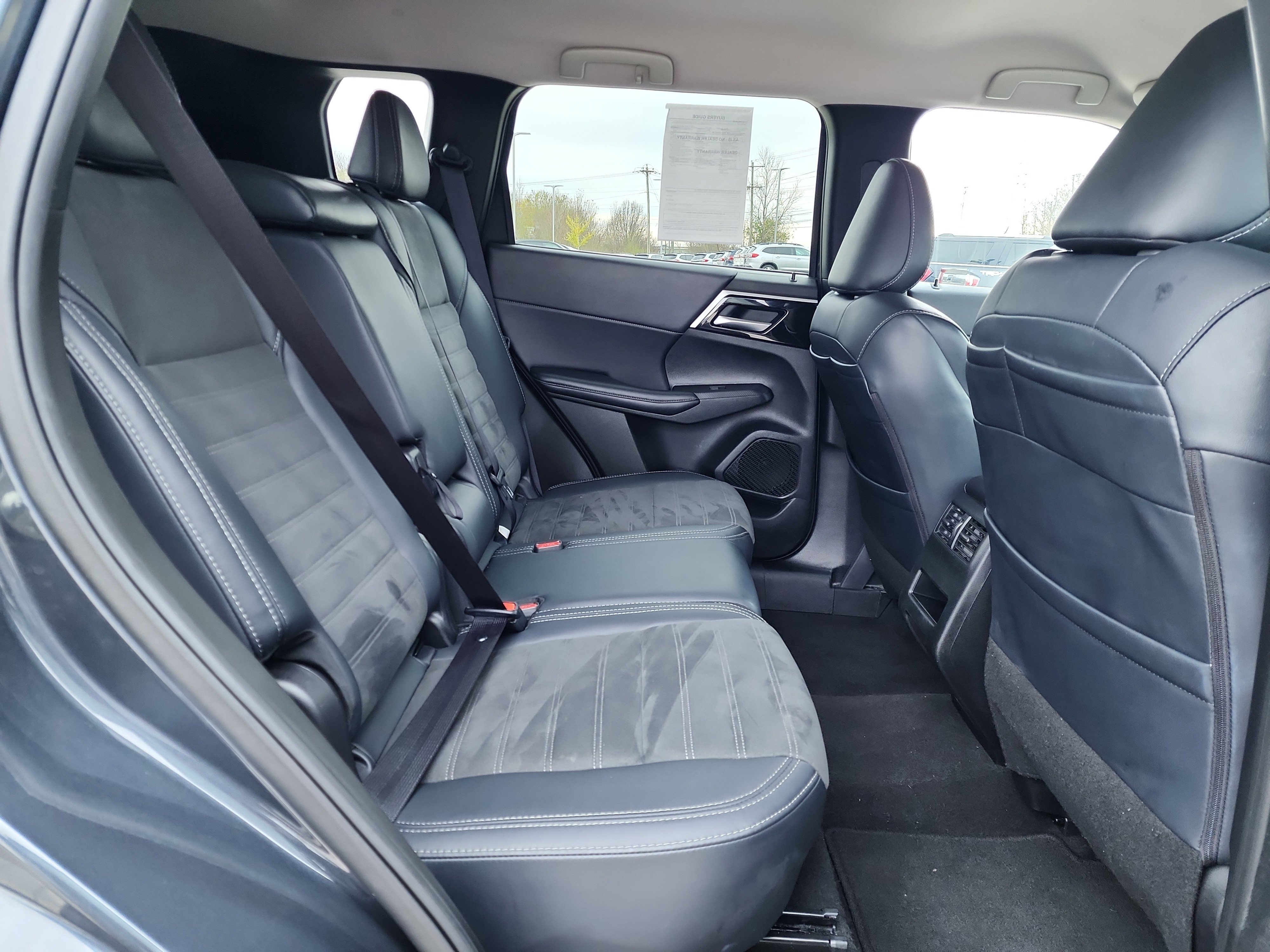 Used 2024 Mitsubishi Outlander SE image 14