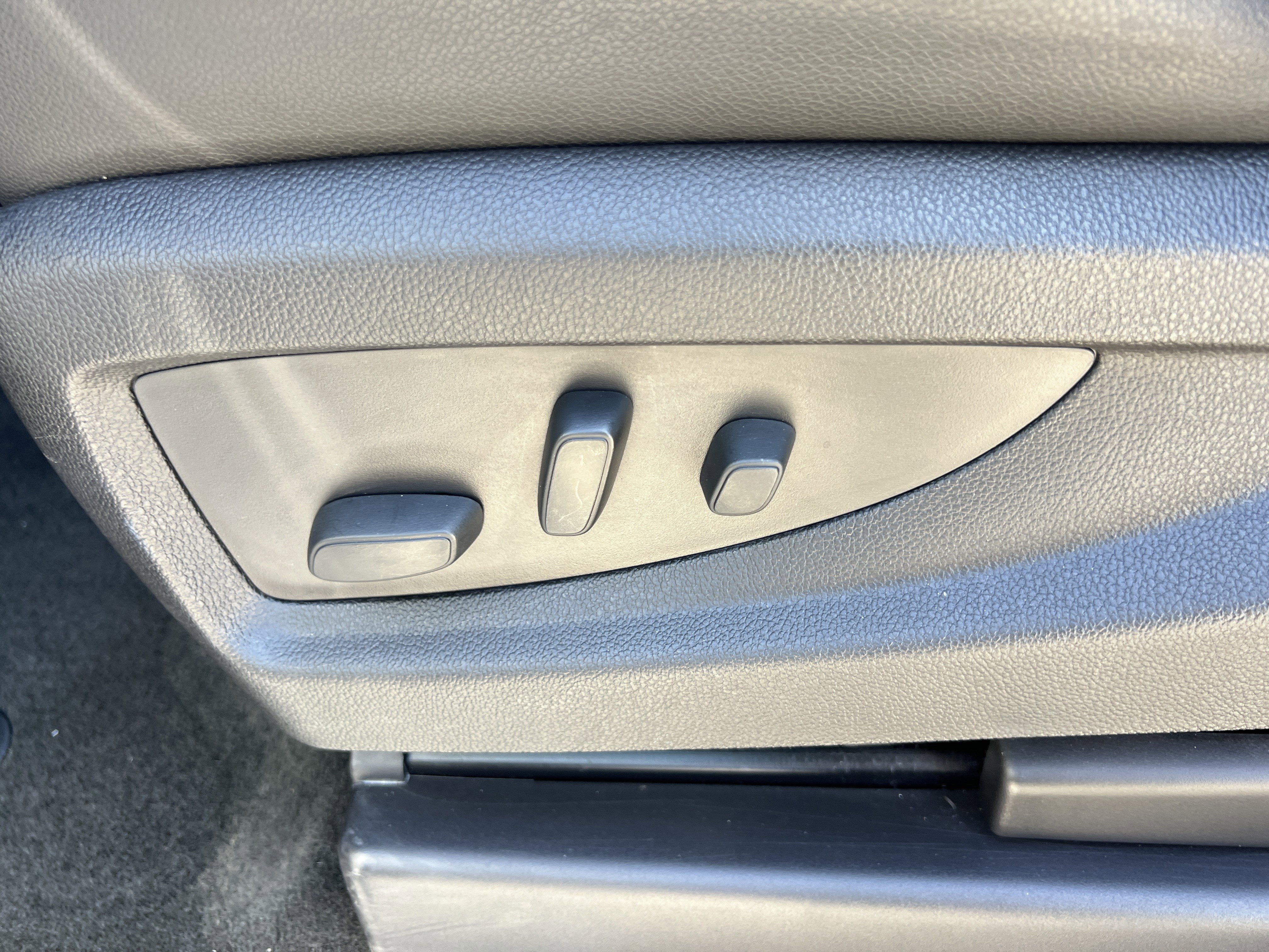 Used 2017 Chevrolet Tahoe LT w/ LT Signature Package image 29