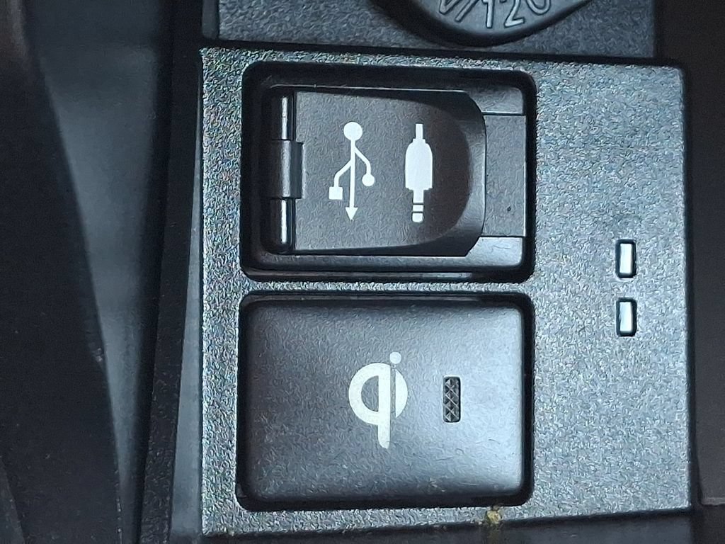 Used 2017 Toyota Camry XLE FWD image 26