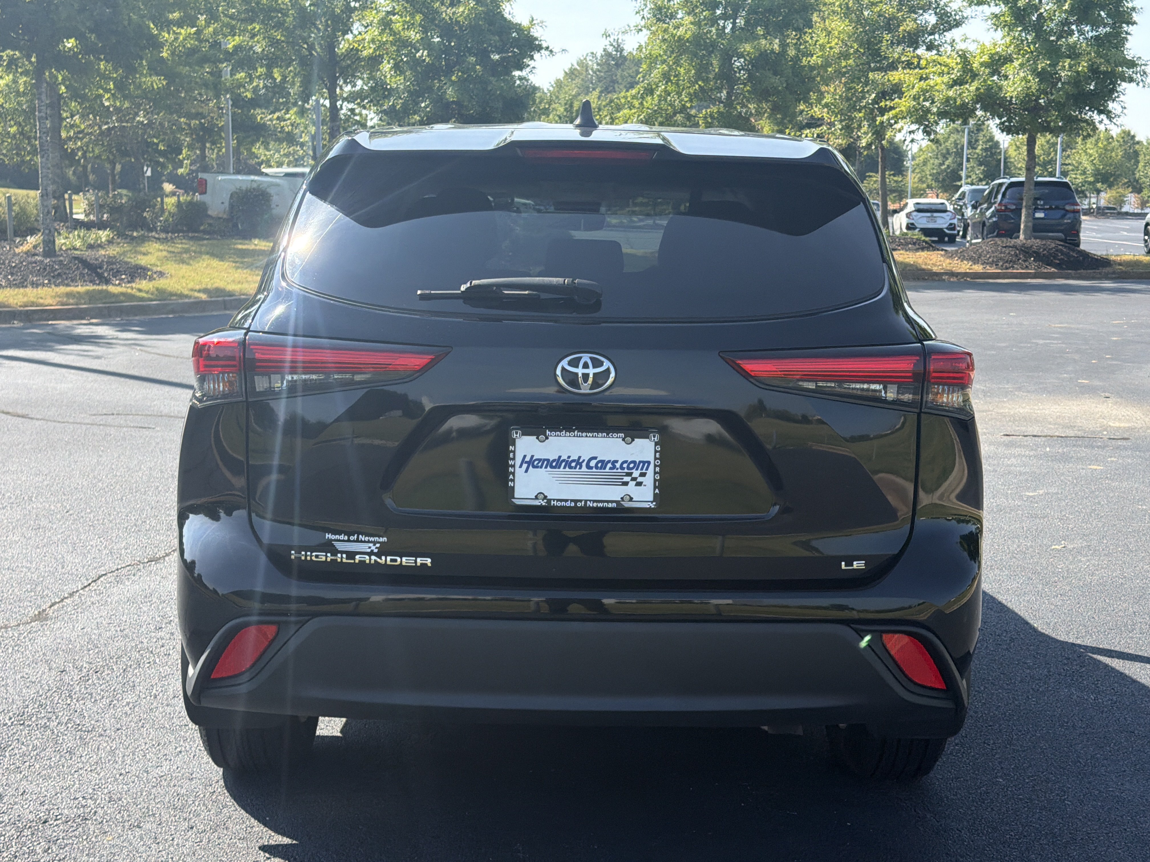 Used 2023 Toyota Highlander LE FWD image 8