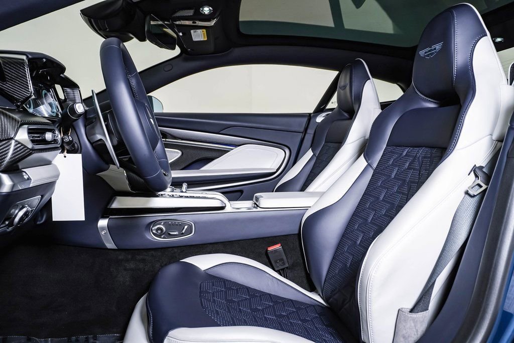 Used 2025 Aston Martin Vanquish image 22