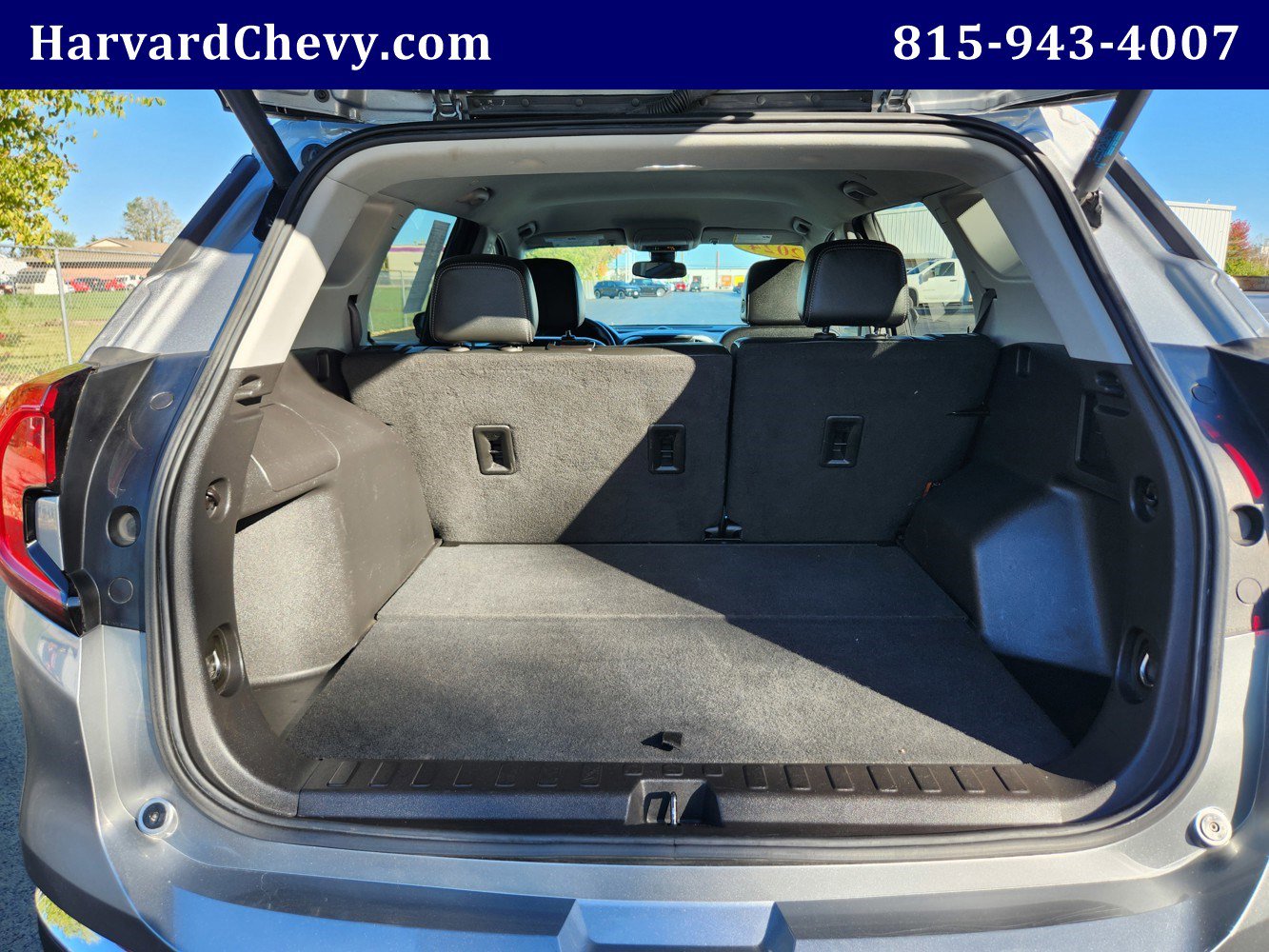 Used 2024 GMC Terrain SLT image 31