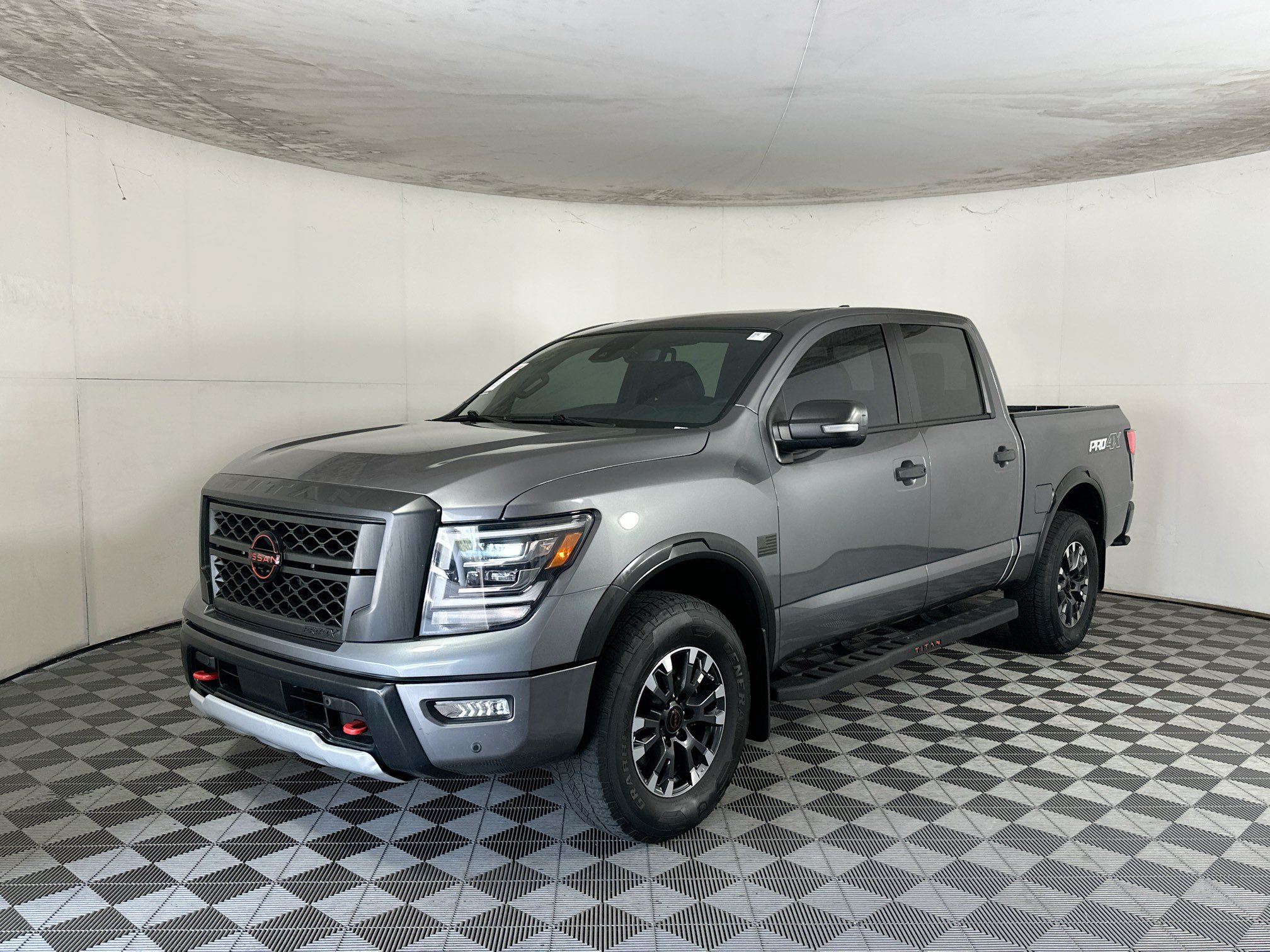 Used 2023 Nissan Titan PRO-4X w/ Pro-4x Convenience Package AWD/4WD image 7