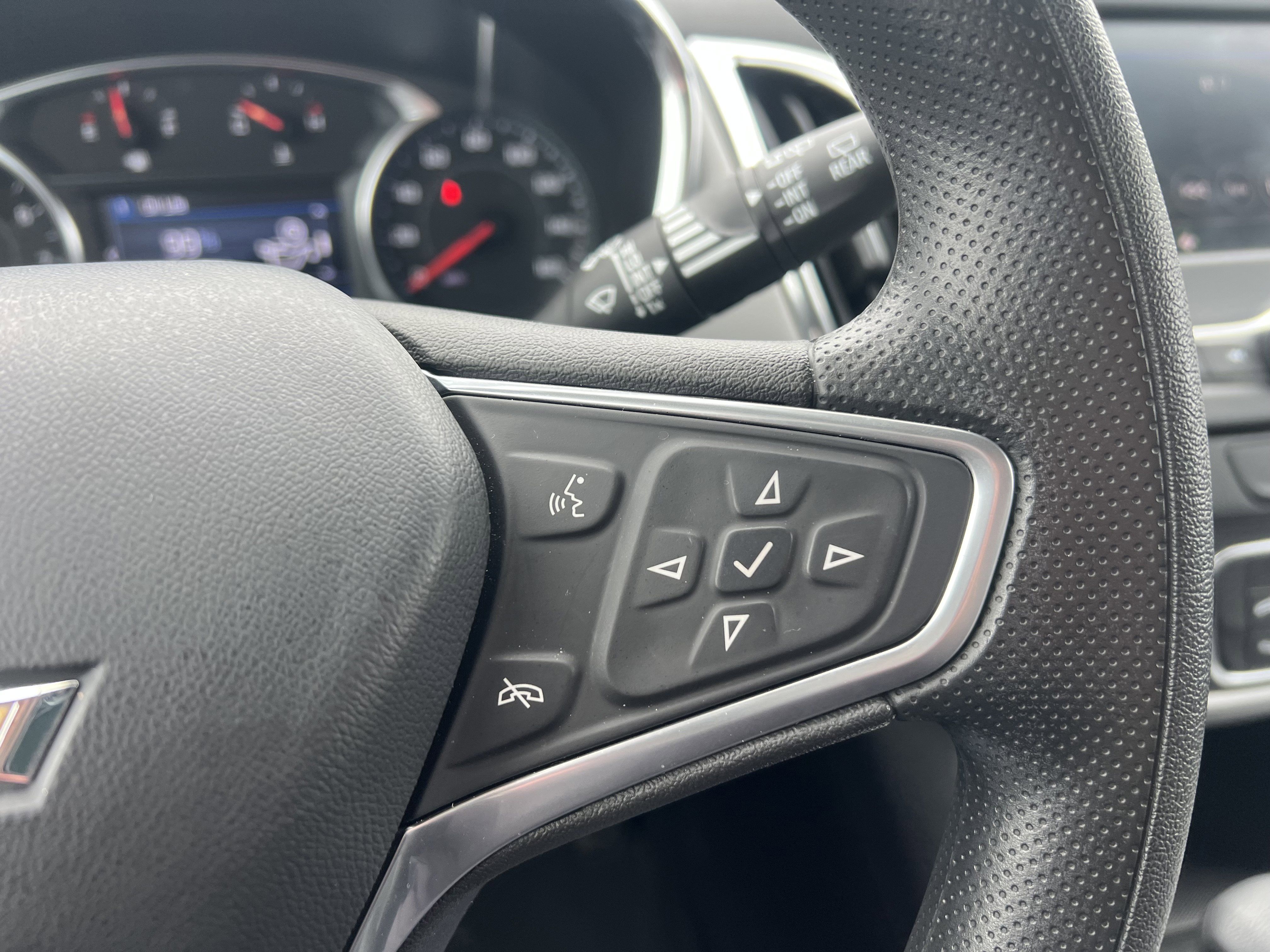 Used 2023 Chevrolet Equinox LT w/ LPO, Floor Liner Package image 21