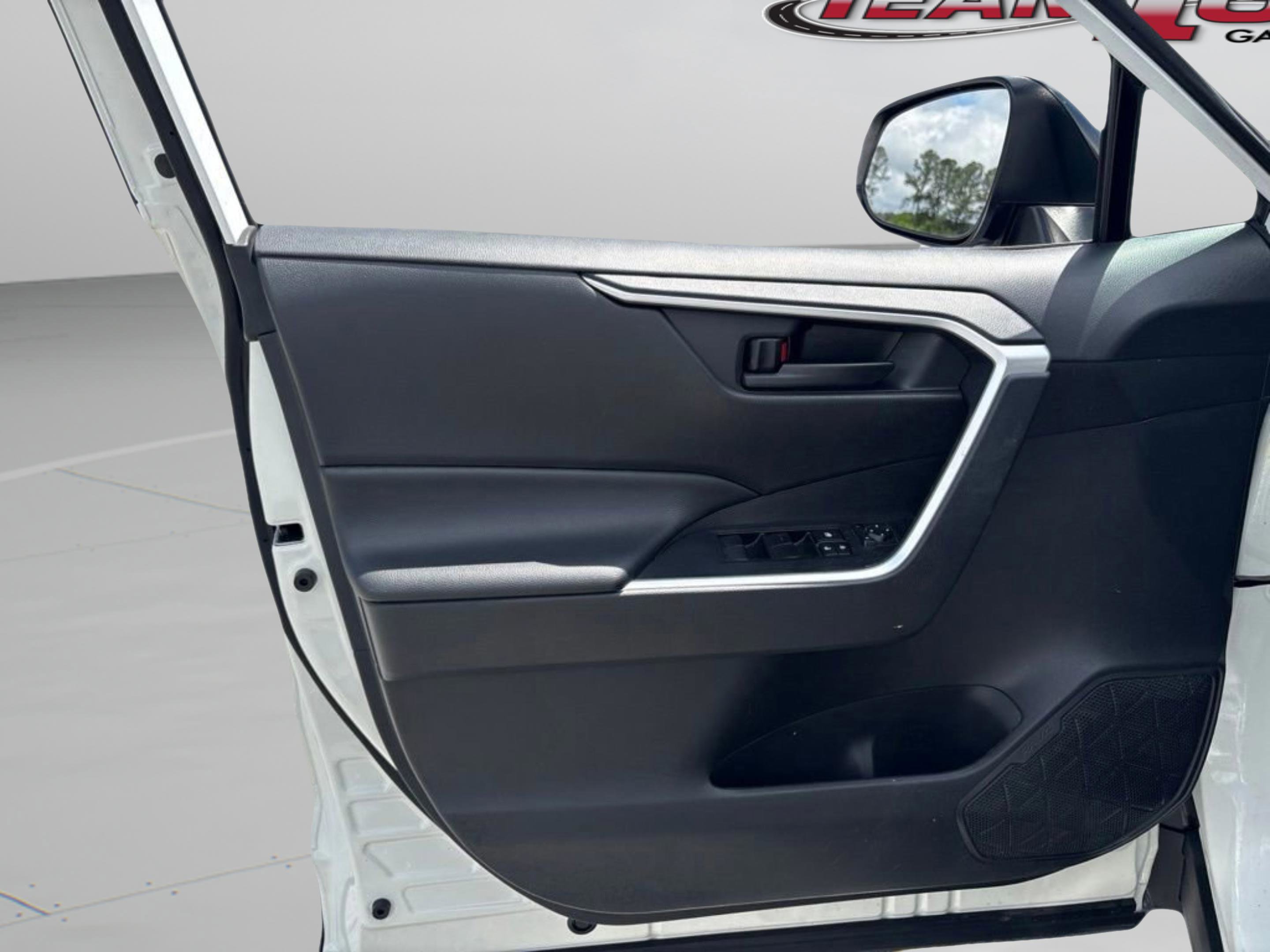Used 2025 Toyota RAV4 LE FWD image 22
