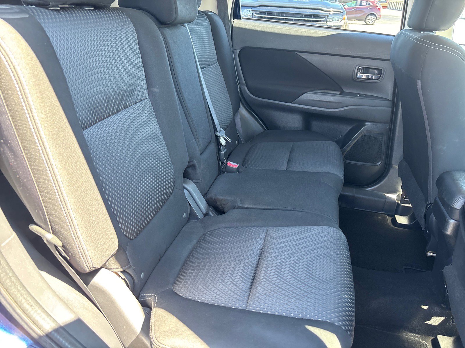 Used 2016 Mitsubishi Outlander SE AWD/4WD image 18