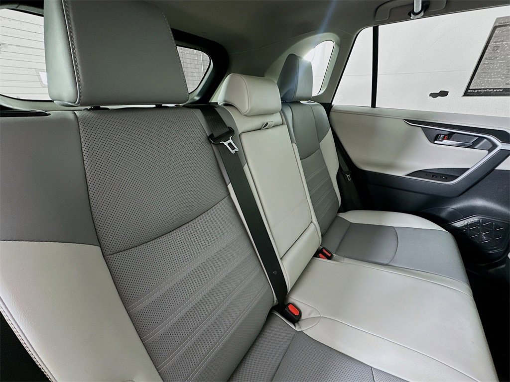 Used 2019 Toyota RAV4 Limited image 28