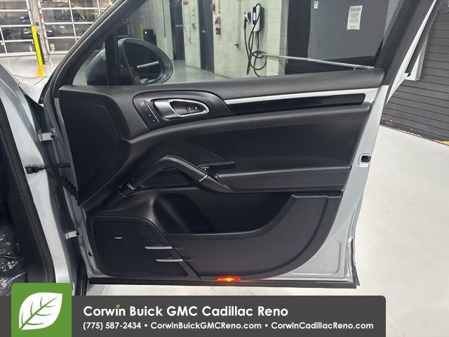 Used 2018 Porsche Cayenne Platinum Edition image 32